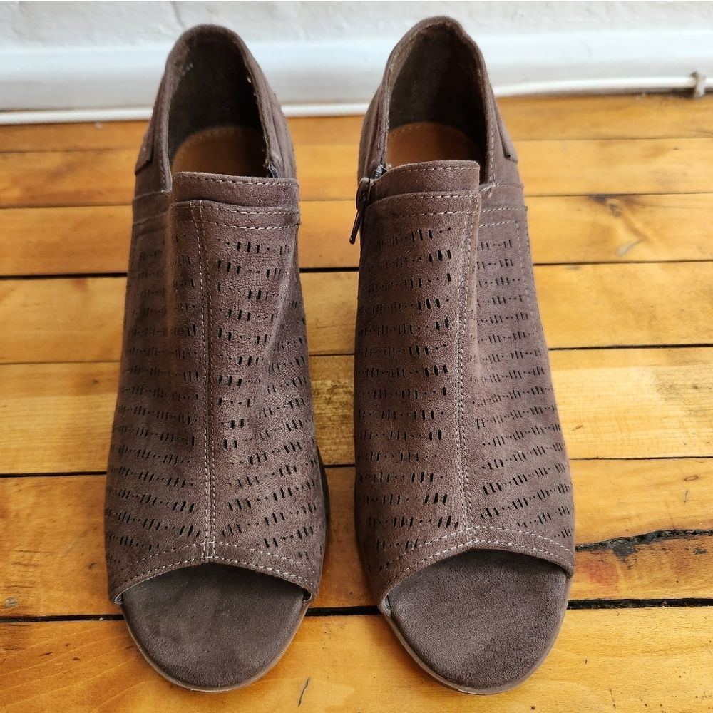 Madeline womens Peep toe booties 8.5 ankle boots brown perforated